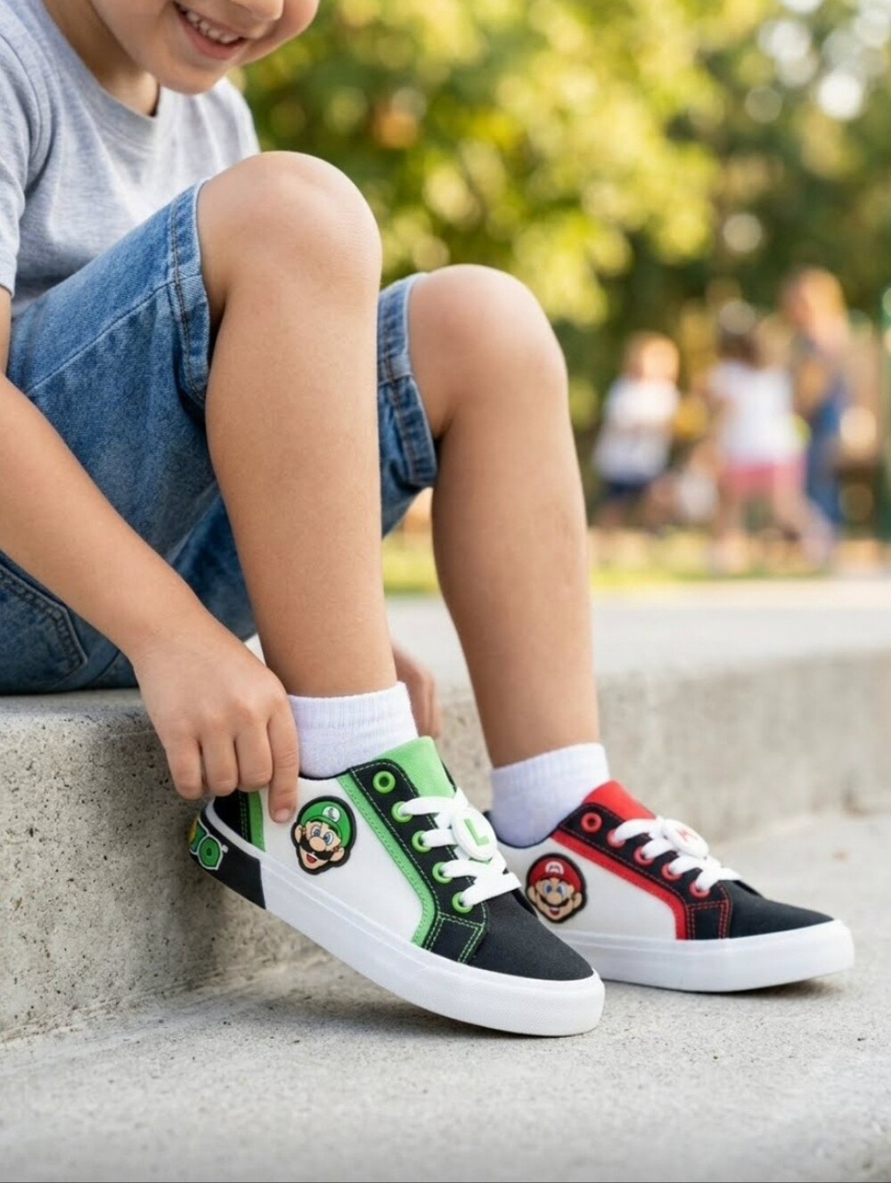 Nintendo Kids/Youth Boys Mario and Luigi low top lace up sneakers